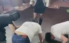 【沈阳妮可】超暴力惩罚争宠的三狗