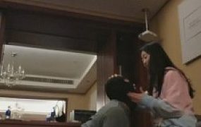 【森森】小白鞋黑丝玩狗恋足