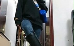 【文文文】皮靴少女踩踏/喂食