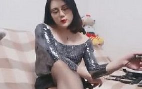 【语晴】姐妹花羞辱恋足狗奴