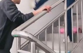 【红杉】楼梯间让狗舔脏鞋