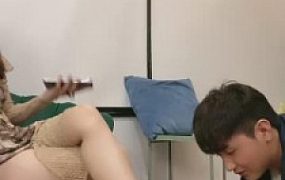 【芊白大大】虐奴踢裆皮鞭舔脚