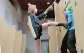 【美离子】超刺激-户外公共厕所公开处刑