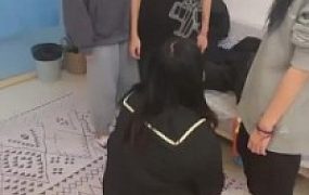 【雪碧sama】三个素人暴打最贱母狗脸都肿了