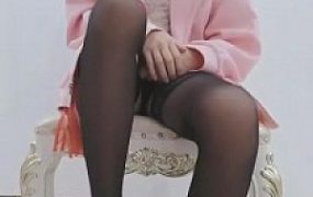 【婷婷小公主】00后萝莉主踩踏-喂食-恋足