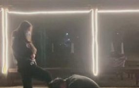 【逗逗】户外惩罚错误的贱狗（踢踹）