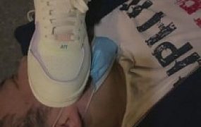 【苏州梦妍】小白鞋黑丝户外玩狗