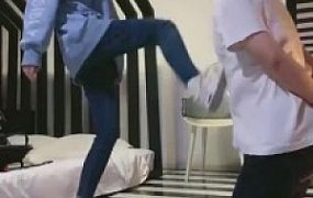 【Q月s】反绑双手运动女生重度踢踹