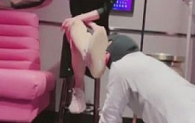 【漫漫】羞辱视角KTV玩骚狗-圣水/踢裆/咀嚼喂食