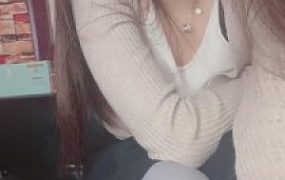 【芸熙】网红坐着人肉垫子聊聊天