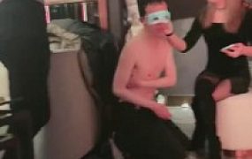 【思雨】三姐妹KTV玩贱狗【续集】