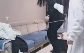 【开发素人】被三个精神小妹暴打羞辱