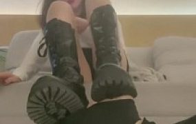 【甜依】恋足/口水/耳光/语言羞辱/舔裸足