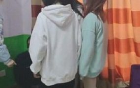 【开发素人】3位精神小妹暴力踢踹