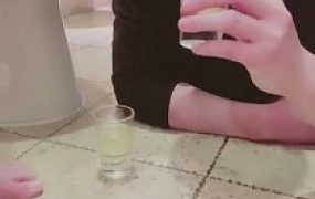 【小劳拉】KTV厕所呕吐物口水喂食