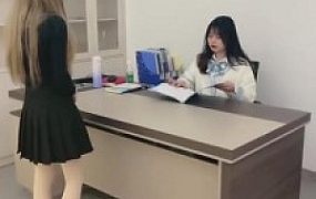 【哆哆】办公室剧情-老板沦落下属和秘书的擦鞋器