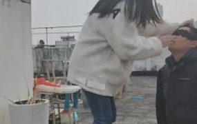 【最抗揍的是我吗】阳台被精神小妹虐打