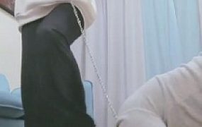 【妮蔻】小白鞋碾压脚下奴/腿绞/舔鞋