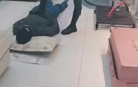 【夕微】御姐模特全体重跳踩/耳光