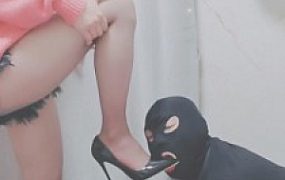 【灵竹】恋足高跟踩脸