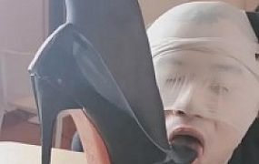 【飞扬女王】踩烂狗舌头及每一寸贱肉