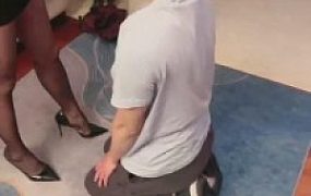 【莫妮卡】高跟黑丝下的虐恋