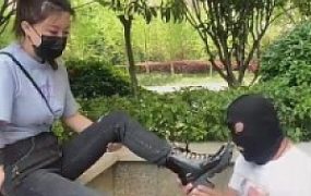 【巴莉女王】楼下羞辱狗畜生