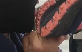 【巴莉女王】脏鞋子人体擦鞋器【完整版】