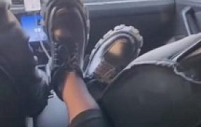 【川野尤娜】捂了一天的黑丝让狗舔