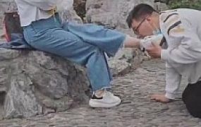 【乐姐】直播现场偶遇户外调教