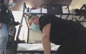 【77s】学生主重度爆踹