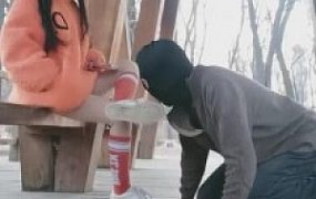 【傲柔】公园脏小白鞋棉袜公开羞辱-路人围观