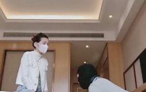 【多多】酒店圈养犬化训练