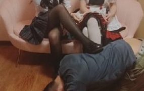 【男神】女仆店两个精神小妹暴打男神