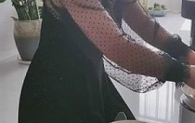 【清见】女奴时常伺候女主用餐