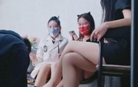 【天津桃桃】群调-3S玩弄贱狗踩西瓜喂食【三视角版】