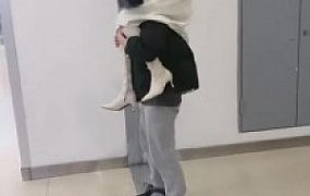 【时安S】商场公开骑脖子骑马母狗