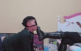 【艾琳】长靴高跟羞辱学弟/踩踏