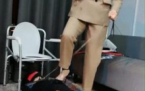 【乐爷】窒息贱奴深喉喝丝袜水