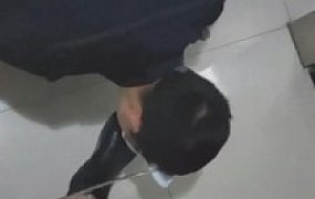 【乐爷】深夜楼道遛狗吃圣水丝袜