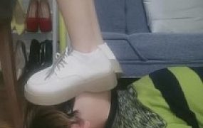 【傲柔】小白鞋白袜踩脸/踩脖子/跳踩