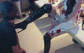 【爱神】女老板KTV把下属虐废-舔丝足/浓痰/高跟鞋喝酒