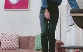 【Q月s】高跟鞋踩踏-虐乳