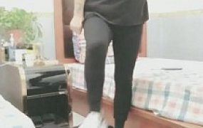 【喜欢的感觉】足疗小雨奶奶重度耳光圣水羞辱