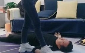 【小贱MT】双女神の残忍虐待 JS400000