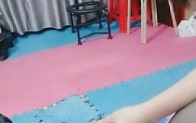 【麒麟女皇】黑丝脚狂虐贱狗