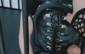 【就是喜欢玩啊】狗笼里可怜的狗