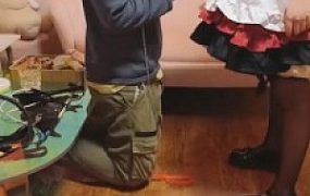 【开发素人】暗访女仆店2-耳光/鞭打/踩踏/踢裆/钻胯