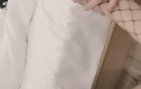 【小希女王】情侣奴在网袜脚下犯贱