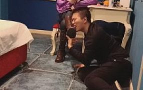 【开发素人】极致美女和闺蜜情趣酒店暴打男神